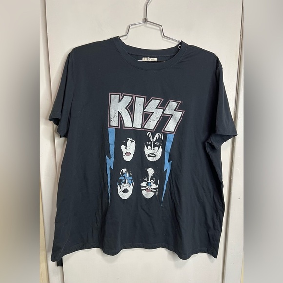 Maurices Tops - Maurice’s Women’s Kiss Size 2XL Graphic Band Tee